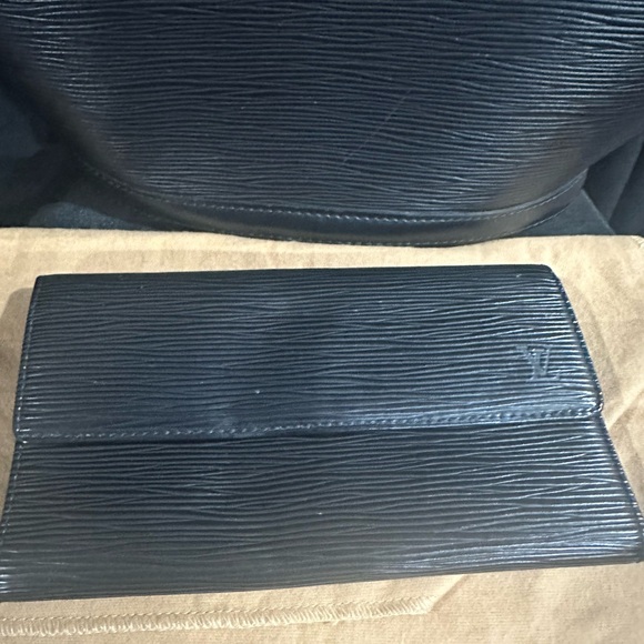Louis Vuitton Saint Jacques Epi Bag and Wallet bundle - pre loved 100% authentic - Picture 8 of 14